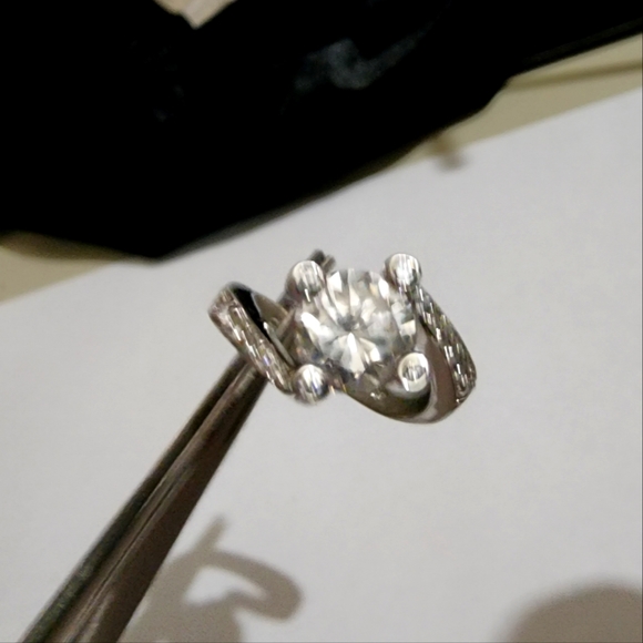 925 Sterling Silver Diamond Ring - Picture 12 of 13